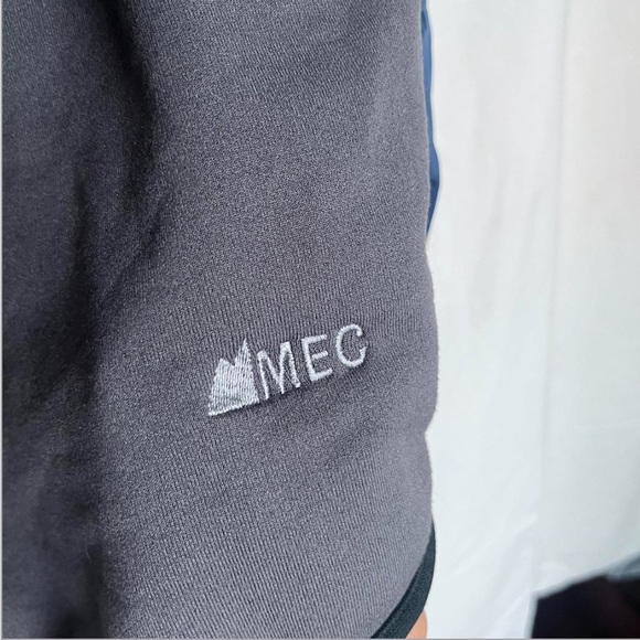 Women’s MEC wool lined Hiking Vest - Picture 2 of 5